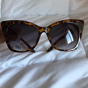 Cat eye sunglasses